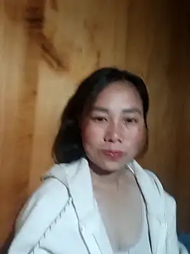 Snapshot of Chloe-ee chatting on December 20, 2025, 10:23 pm Chloe-ee online show from December 20, 2025, 10:23 pm