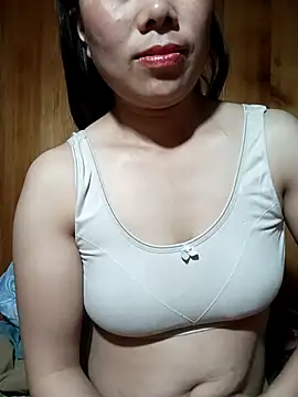 Snapshot of Chloe-ee chatting on February 25, 2026, 10:42 pm Chloe-ee online show from February 25, 2026, 10:42 pm