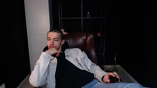 Snapshot of KaydenDrew chatting on February 4, 2026, 5:13 am KaydenDrew online show from February 4, 2026, 5:13 am