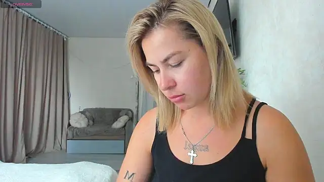 Snapshot of Roxi_Joy chatting on May 26, 2026, 10:24 am Roxi Joy online show from May 26, 2026, 10:24 am