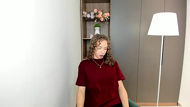 Snapshot of StevieKemner chatting on December 18, 2025, 10:30 am StevieKemner online show from December 18, 2025, 10:30 am