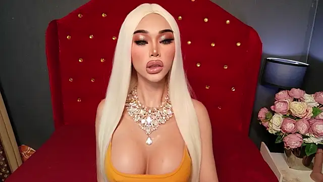 Snapshot of CelinaWintour chatting on December 22, 2025, 5:24 pm CelinaWintour online show from December 22, 2025, 5:24 pm