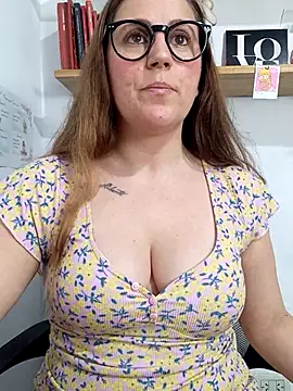 Snapshot of SofiEsteves chatting on April 18, 2026, 7:29 pm SofiEsteves online show from April 18, 2026, 7:29 pm