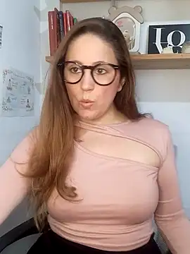 Snapshot of SofiEsteves chatting on May 23, 2026, 3:33 pm SofiEsteves online show from May 23, 2026, 3:33 pm