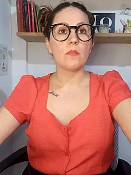 Snapshot of SofiEsteves chatting on June 1, 2026, 6:29 pm SofiEsteves online show from June 1, 2026, 6:29 pm