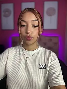 Snapshot of Kitty-LS chatting on December 18, 2025, 1:26 pm Kitty-LS online show from December 18, 2025, 1:26 pm