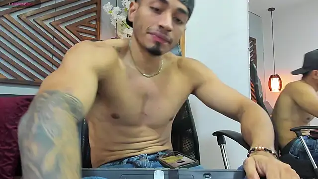 Snapshot of Ares_Stone chatting on December 18, 2025, 11:36 am Ares Stone online show from December 18, 2025, 11:36 am