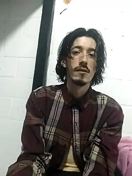 sk8-boy online show from April 13, 2026, 10:47 pm