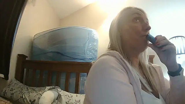 theblondecocklover online show from April 24, 2026, 6:21 pm