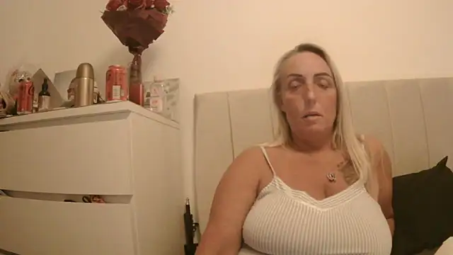 theblondecocklover online show from April 26, 2026, 8:17 pm