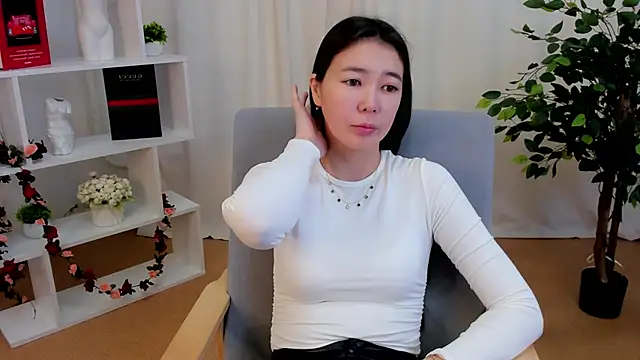 BettinaHuus online show from December 18, 2025, 5:12 am