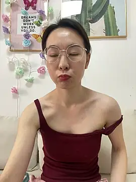 Snapshot of you-005 chatting on February 21, 2026, 2:13 am you-005 online show from February 21, 2026, 2:13 am