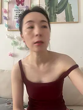 Snapshot of you-005 chatting on February 25, 2026, 2:12 am you-005 online show from February 25, 2026, 2:12 am