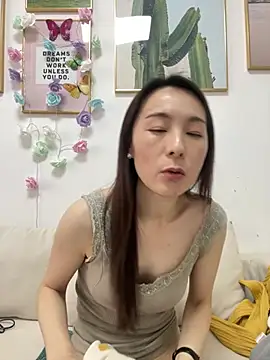 Snapshot of you-005 chatting on February 3, 2026, 6:22 am you-005 online show from February 3, 2026, 6:22 am