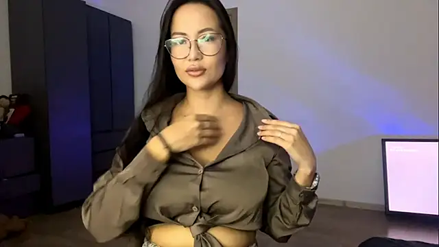 Snapshot of Your_Mel0dy chatting on December 18, 2025, 11:25 am Your Mel0dy online show from December 18, 2025, 11:25 am