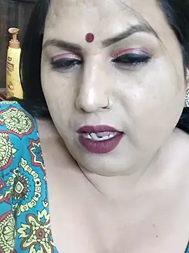 Hotmylips online show from March 17, 2026, 3:48 pm