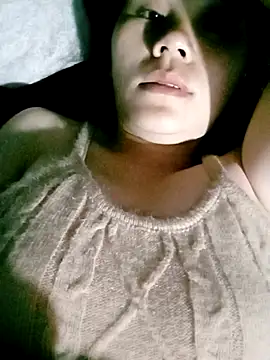 Snapshot of Uzi-na chatting on December 18, 2025, 10:35 pm Uzi-na online show from December 18, 2025, 10:35 pm