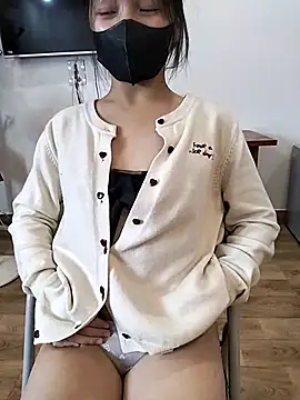 Miu ii online show from December 19, 2025, 1:24 pm