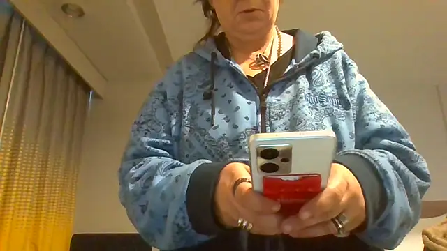 becky1111 online show from April 17, 2026, 1:36 pm