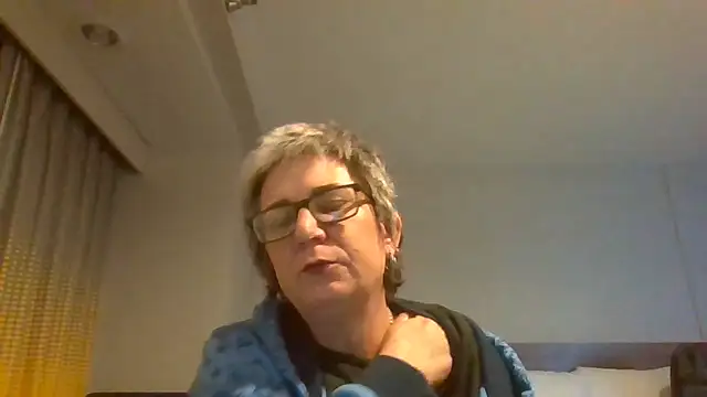 becky1111 online show from April 15, 2026, 9:26 am