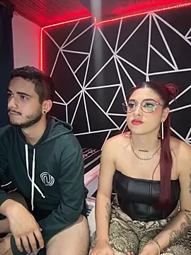 Snapshot of Makenzy_darly chatting on December 18, 2025, 4:39 am Makenzy darly online show from December 18, 2025, 4:39 am