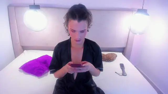 Snapshot of Isafdz chatting on December 19, 2025, 9:17 pm Isafdz online show from December 19, 2025, 9:17 pm