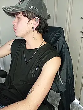 mathias crimson online show from December 19, 2025, 1:13 pm