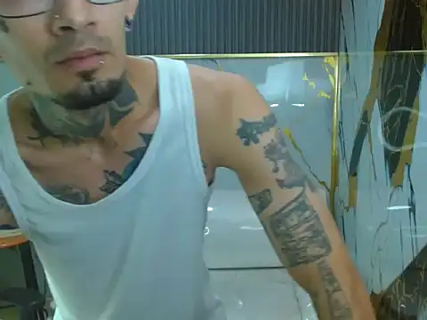Snapshot of Boy_tatto77 chatting on May 5, 2026, 11:46 am Boy tatto77 online show from May 5, 2026, 11:46 am
