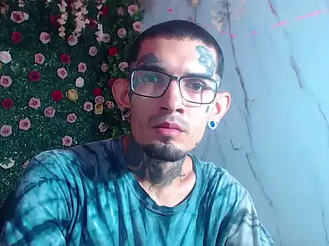 Snapshot of Boy_tatto77 chatting on April 29, 2026, 1:15 pm Boy tatto77 online show from April 29, 2026, 1:15 pm