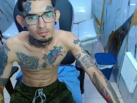 Snapshot of Boy_tatto77 chatting on May 15, 2026, 11:52 am Boy tatto77 online show from May 15, 2026, 11:52 am