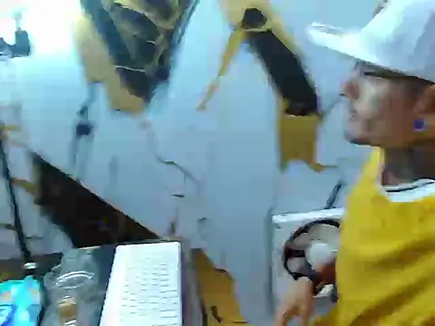 Boy tatto77 online show from March 23, 2026, 12:49 pm