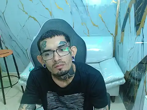 Snapshot of Boy_tatto77 chatting on May 3, 2026, 12:20 pm Boy tatto77 online show from May 3, 2026, 12:20 pm