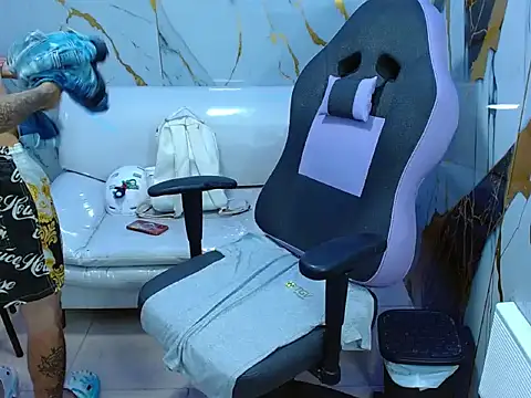 Boy tatto77 online show from April 20, 2026, 12:08 pm