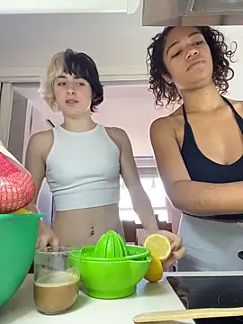 MikaScarlet online show from April 9, 2026, 8:42 am