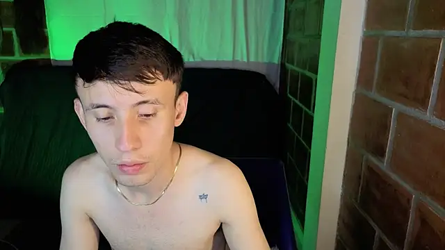 Snapshot of purepleasure777 chatting on December 17, 2025, 11:32 pm purepleasure777 online show from December 17, 2025, 11:32 pm