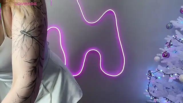 BIG BOOBS KARALIN online show from December 22, 2025, 10:26 am