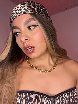 Snapshot of Nicollewest1 chatting on February 3, 2026, 12:21 am Nicollewest1 online show from February 3, 2026, 12:21 am