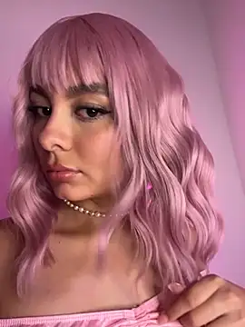 Snapshot of Nicollewest1 chatting on February 3, 2026, 11:32 pm Nicollewest1 online show from February 3, 2026, 11:32 pm