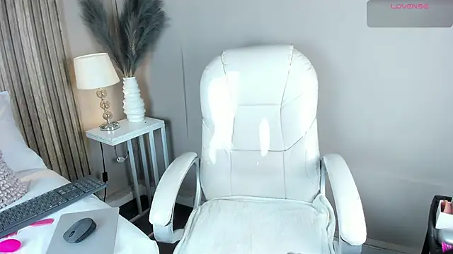 FiorelaSton online show from January 18, 2026, 4:05 am