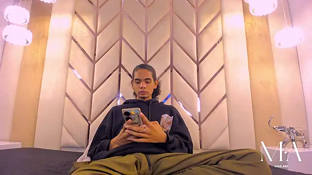 Max Ari online show from January 11, 2026, 12:17 am