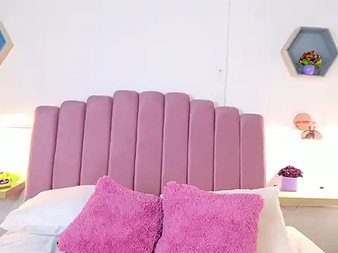 Snapshot of katiamoree chatting on January 7, 2026, 9:20 pm katiamoree online show from January 7, 2026, 9:20 pm