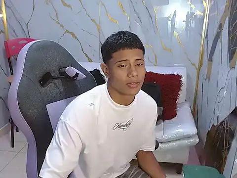 Snapshot of andrew_myersx chatting on March 4, 2026, 1:30 pm andrew myersx online show from March 4, 2026, 1:30 pm