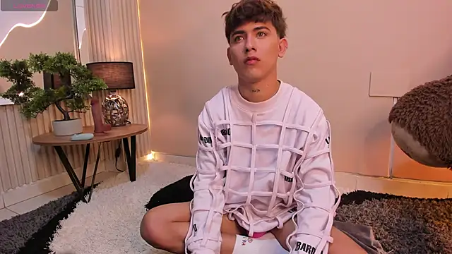 Thristan Leones online show from December 21, 2025, 5:31 am