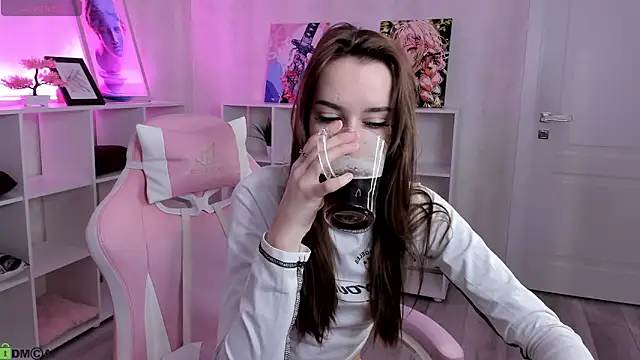 Hi  Karuuu online show from February 4, 2026, 1:11 am