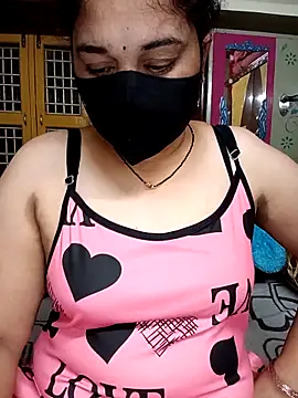 maduri   online show from April 4, 2026, 11:55 pm