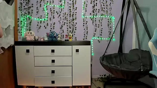 Yoonhee ki online show from February 9, 2026, 3:43 pm