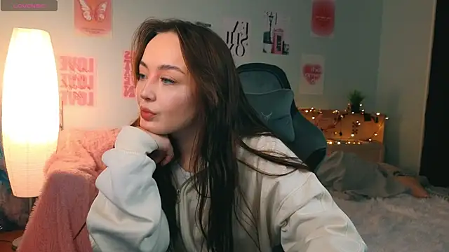 Snapshot of fallin_lovee chatting on January 11, 2026, 3:46 am fallin lovee online show from January 11, 2026, 3:46 am