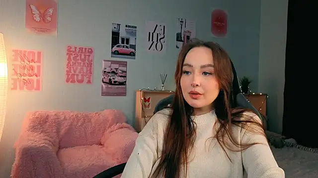 Snapshot of fallin_lovee chatting on February 8, 2026, 7:44 pm fallin lovee online show from February 8, 2026, 7:44 pm