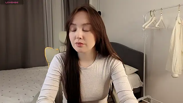 Snapshot of fallin_lovee chatting on February 23, 2026, 7:47 pm fallin lovee online show from February 23, 2026, 7:47 pm