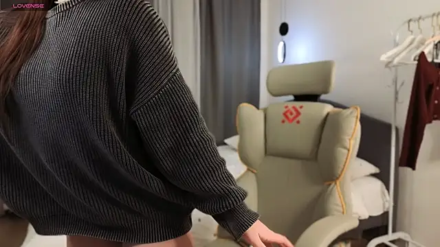 Snapshot of fallin_lovee chatting on February 15, 2026, 8:30 pm fallin lovee online show from February 15, 2026, 8:30 pm